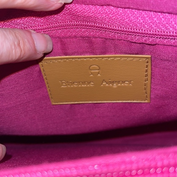 $15 (𝙇𝘼𝙎𝙏 𝘾𝙃𝘼𝙉𝘾𝙀)ETIENNE AIGNER RAFFIA PURSE - Picture 5 of 5